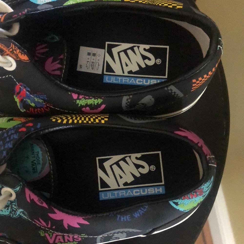 Vans - Picture 3 of 8